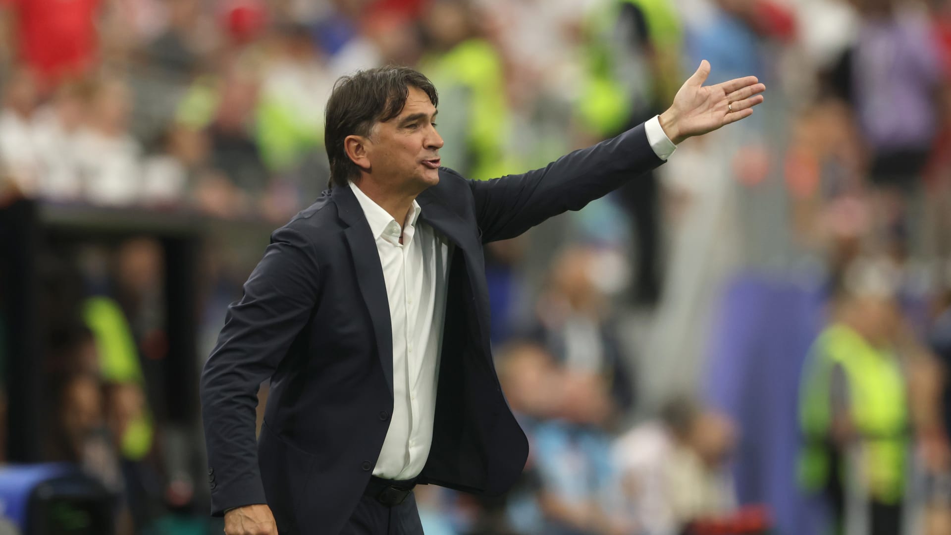 الاتحاد الإماراتي لكرة القدم يعلن التعاقد رسمياً مع المدرب الكرواتي زلاتكو داليتش