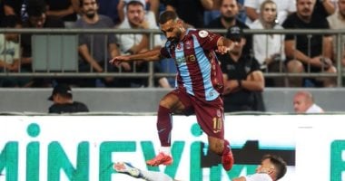 محمد صلاح يظهر بقميص طرابزون سبور في مواجهة الدوري الأوروبي ضد فيرينتسفاروشي