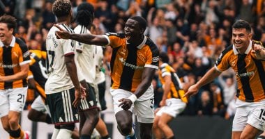 هال سيتي يباغت مانشستر يونايتد بثنائية نظيفة في افتتاحية الدوري الإنجليزي الممتاز