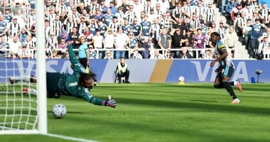 نيوكاسل يباغت ليفربول بهدف مبكر في افتتاحية الدوري الإنجليزي الممتاز