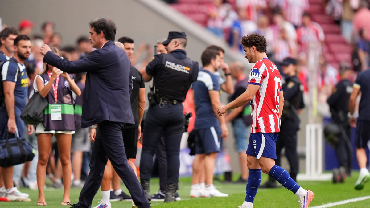 أجواء متوترة في أتلتيكو مدريد: صافرات استهجان تلاحق خوليان ألفاريز بعد التعادل