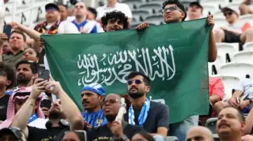بعثة منتخب السعودية تصل إلى الولايات المتحدة استعدادا لكأس العالم قبل 3 أسابيع على أول مباراة للأخضر السعودي في كأس العالم.. وصلت بعثة منتخب السعودية صباح الثلاثاء إلى الولايات المتحدة. الثلاثاء، 26 مايو 2026 – 10:58