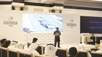 شرطة أبوظبي تقدم خدمات مرورية لموظفي «الإمارات للدراسات»