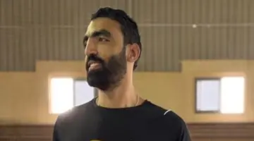أحمد صلاح لاعب الطائرة يعود إلى القاهرة بعد ايقاف الدورى العراقى بسبب الحرب