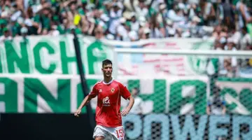 الأهلي يسعى لتسويق أشرف داري.. و«عموتة» يمنح اللاعب فرصة حال البقاء