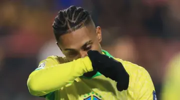 الرحيل للهلال.. نجم البرازيل السابق يفجر مفاجأة حول رافينيا