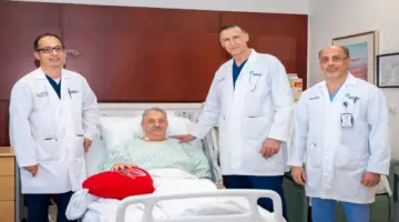المستشفى الأميركي دبي ينجح في إجراء «أول جراحة قلب روبوتية» لإصلاح الصمام التاجي في دبي