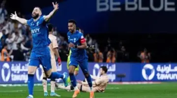 الهلال يلاحق صدارة الدوري السعودي أمام ضمك الليلة