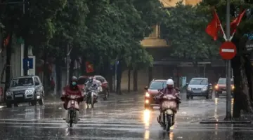 توقعات الطقس ليوم 30 يونيو: أمطار غزيرة في شمال فيتنام، احذروا من الفيضانات المفاجئة والانهيارات الأرضية.