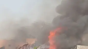 حريق ضخم يلتهم أجزاءً من عقارات سكنية في منطقة مصر القديمة بالقاهرة