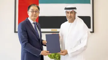 سعيد الهاجري يتسلّم نسخة من أوراق اعتماد سفير كوريا لدى الدولة