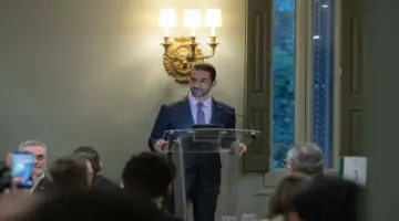 سلطان بن أحمد: النهوض بالتعليم استثمار دائم في الإنسانية