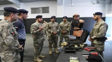 قائد شرطة أبوظبي يطلع على منظومة العمل المروري