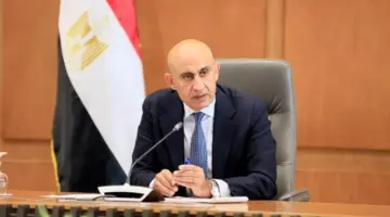 وقف المستحقات المالية لمعلمي المعاش المنقطعين عن العمل بعد مد خدمتهم|قرار عاجل