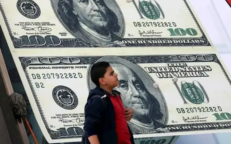 الجنيه المصري يستعيد قوته أمام الدولار بفضل تحركات نقدية جديدة في البنوك