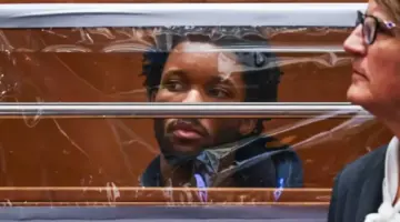 فنان شهير يواجه عقوبة الإعدام بعد اكتشاف محرقة جثث داخل منزله