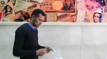 قفزة مفاجئة في سعر الدولار بالسوق المصري تعيد تسجيل 51 جنيهاً