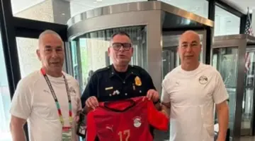 لفتة إنسانية.. شرطة دالاس تمنح التوأم شارة كأس العالم قبل التوجه لأتلانتا