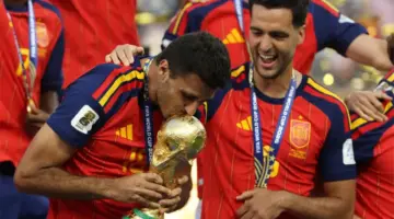 مانشستر سيتي يخطط للتعاقد مع نجم عربي لتعويض غياب رودري عن الملاعب