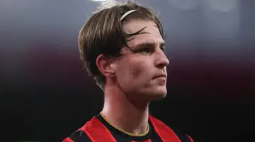 مستقبل أليكس سكوت بعد الرحيل عن بورنموث يثير صراعاً بين كبار الإنجليز