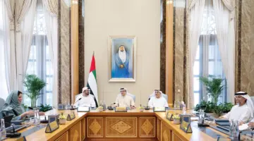 منصور بن زايد: الإمارات تقدم نموذجاً عالمياً للحكومات المستقبلية يعتمد على الذكاء الاصطناعي المساعد