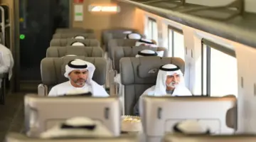نهيان بن مبارك يُشيد بقطار الركاب خلال رحلته من أبوظبي إلى الفجيرة