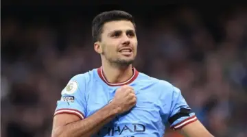 برشلونة يراقب تحركات نجم مانشستر سيتي وسط صراع التعاقد مع ريال مدريد