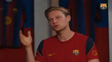 دي يونج يخرج عن صمته ويكشف كواليس أزمته مع إدارة برشلونة وفليك