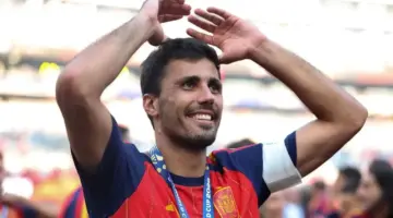 رودري يفضل الانتقال إلى برشلونة ويوجه صدمة قوية لإدارة ريال مدريد