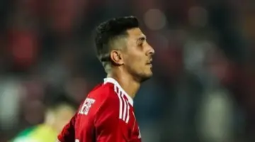محمد شريف يضع شروطاً مالية حاسمة قبل توقيع عقود انتقاله للنادي المصري